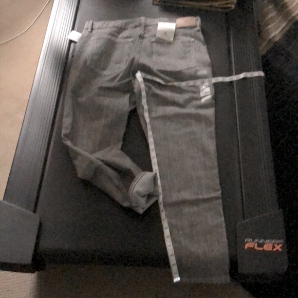 RALPH LAUREN (14) Midrise ankle supper stretch memory denim defining silhouette - Picture 16 of 16